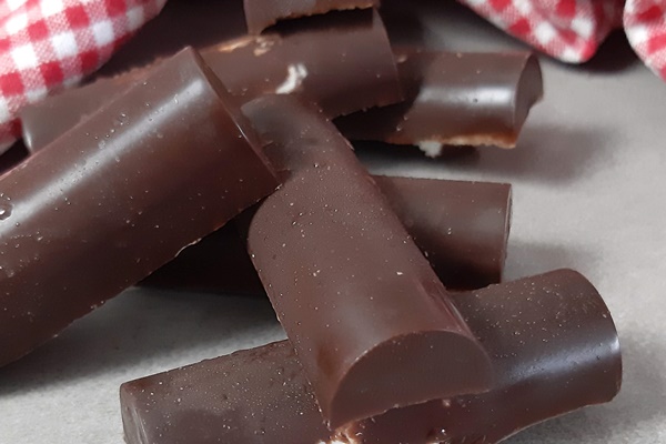 Zuckerfreie Kinderschokolade selber machen - ketokonform