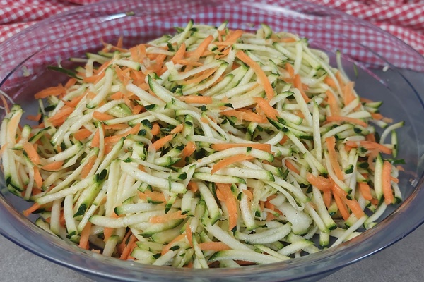 Zucchini Karotten Salat